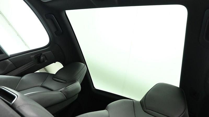 Image 2/4