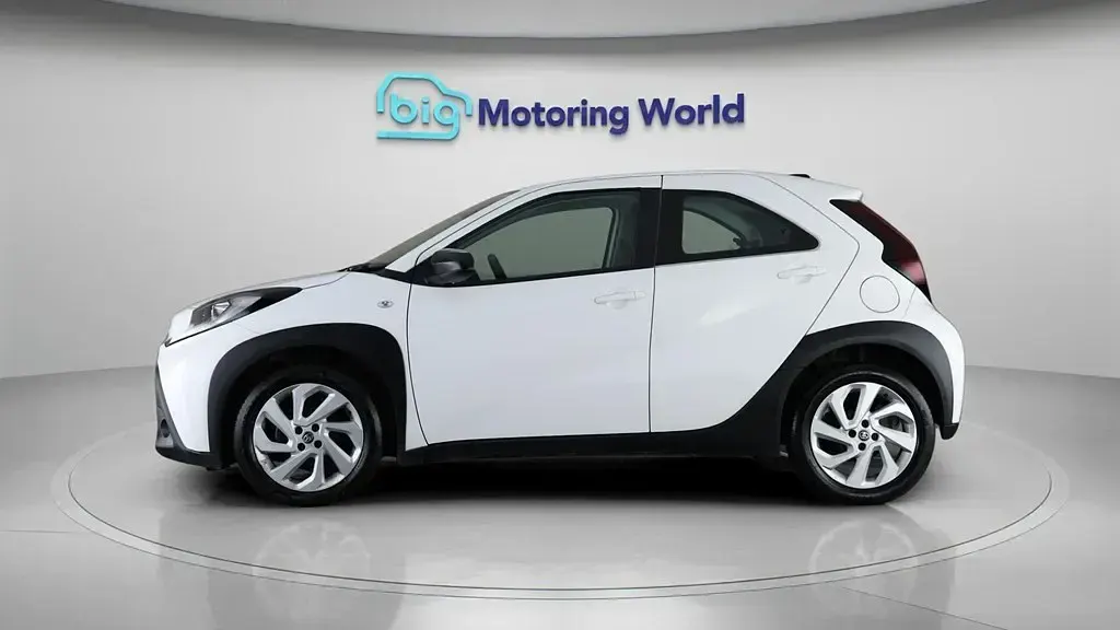 Usado Toyota Aygo X PURE 72 HP (52 kW) 2022 Branco SUV