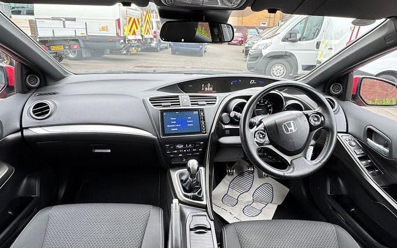 Używany Honda Civic Sport 99 KM (72 kW) 2016 Czerwony Hatchback