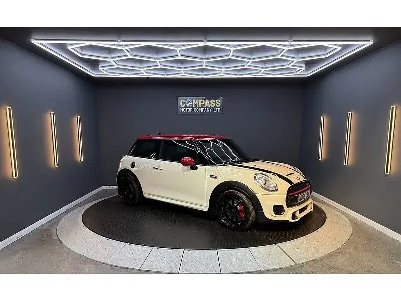 Used Mini John Cooper Works Hatch 231 HP (169 kW) 2015 White Hatchback