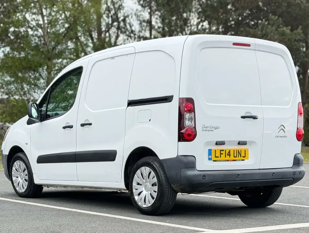 Usado Citroën Berlingo 75 CV (55 kW) 2014 Blanco Monovolumen