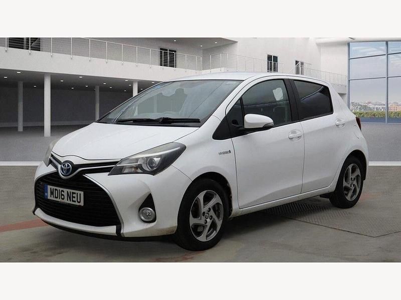 Used Toyota Yaris Hybrid 2016 White Hatchback