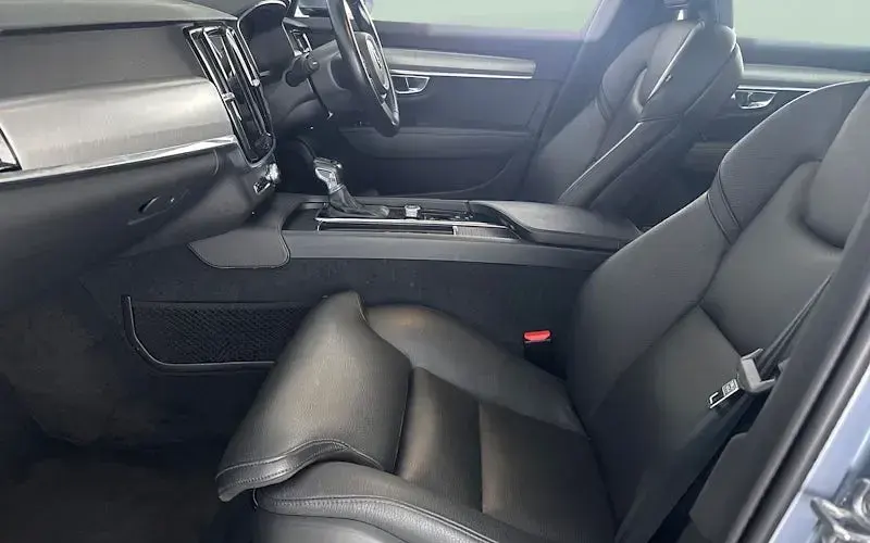 Used Volvo S90 Momentum 190 HP (139 kW) 2019 Blue Sedan
