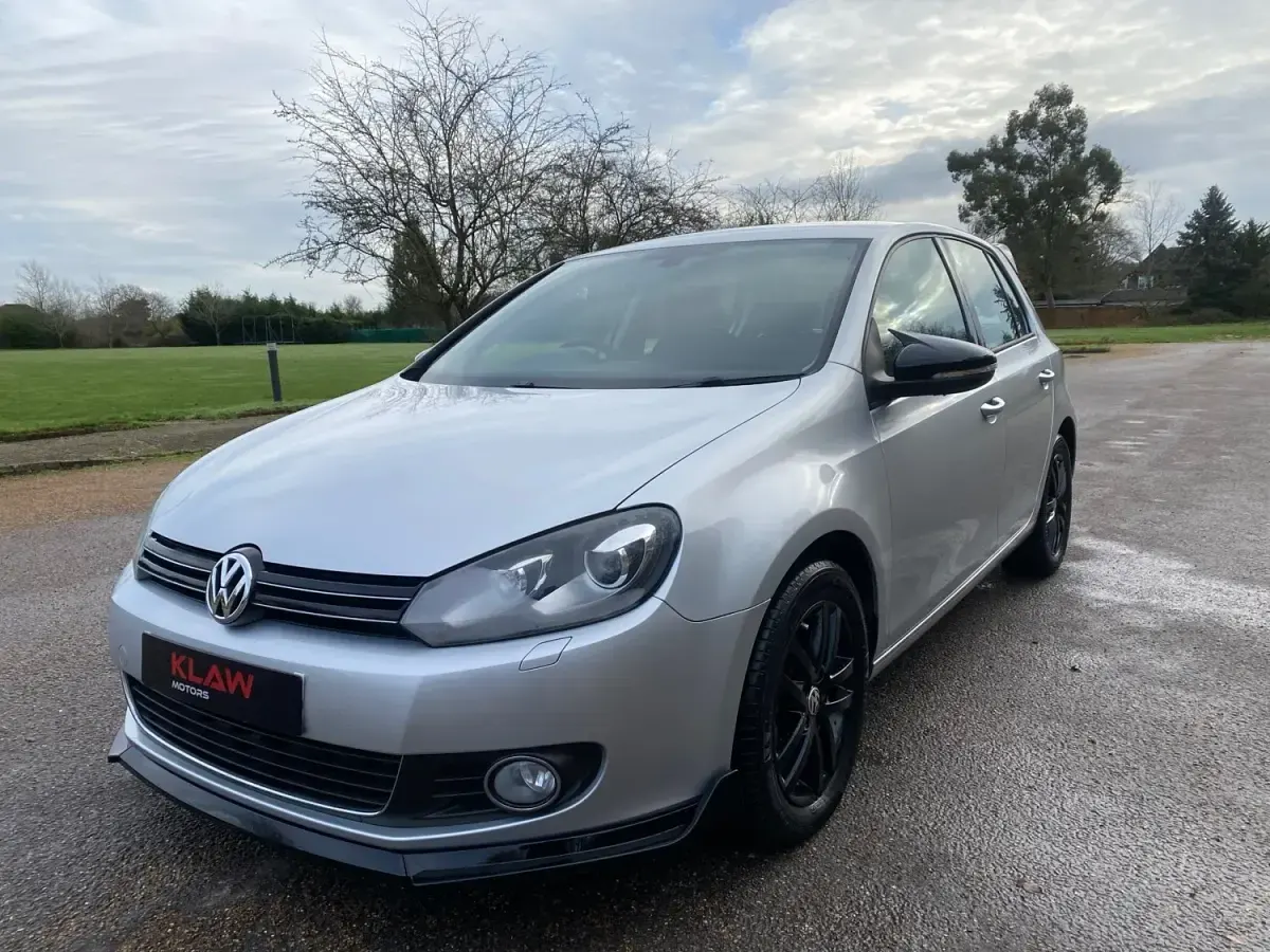 Usado VW Golf VII Match 122 HP (89 kW) 2012 Prateado Citadino