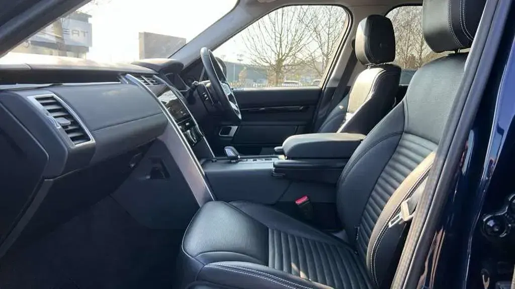 Used Land Rover Discovery 5 S 300 HP (220 kW) 2022 Blue SUV