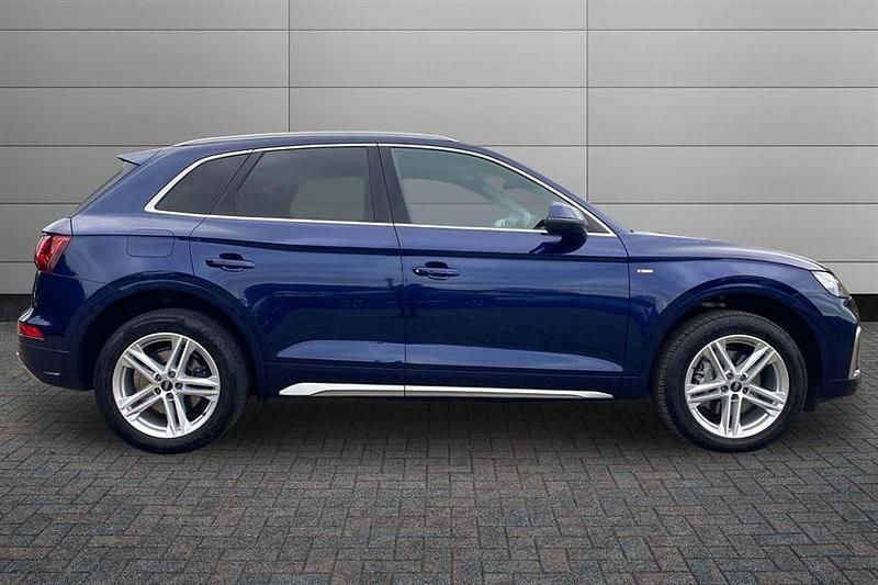 Used Audi Q5 S-Line 265 HP (194 kW) 2023 Navarra blue SUV