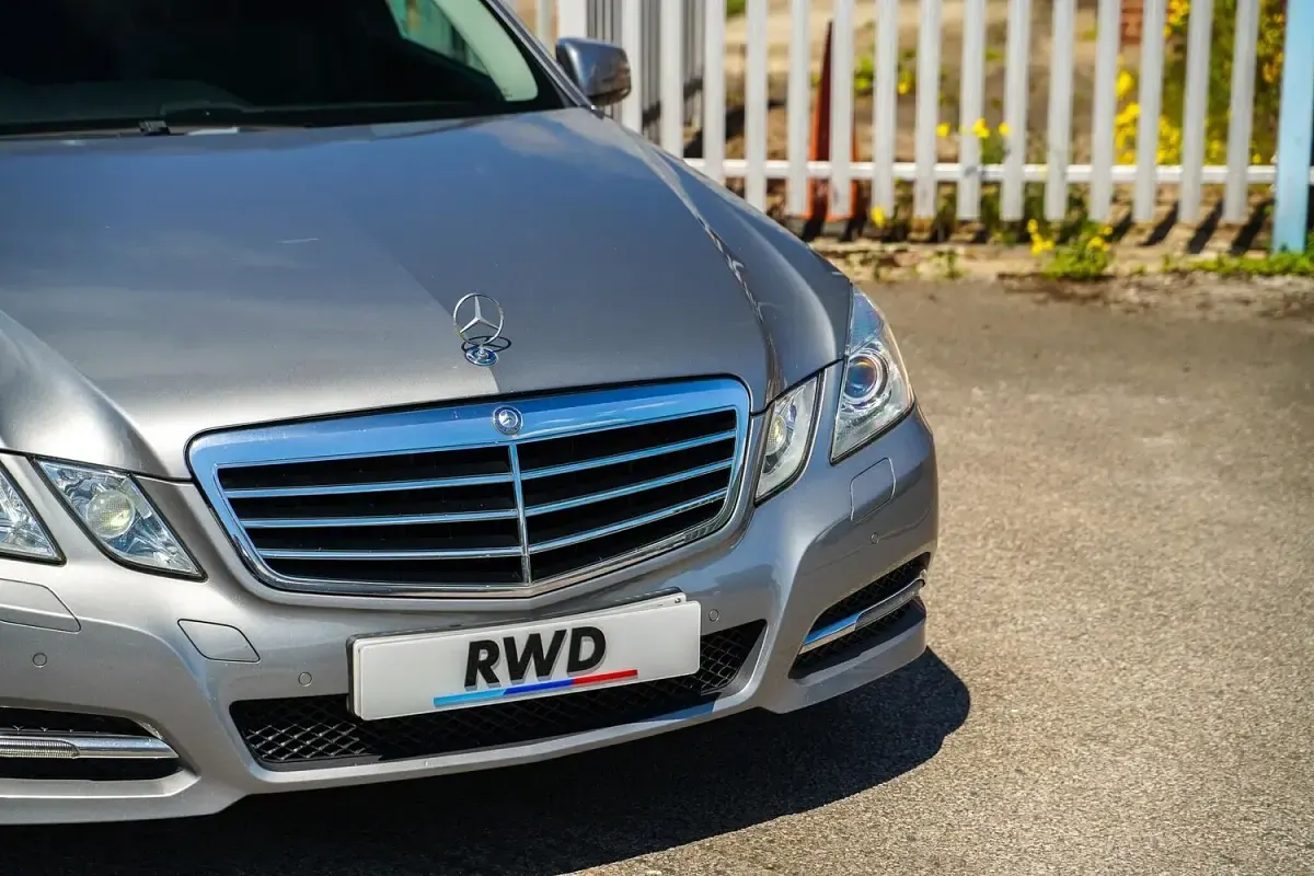 Used Mercedes E250 Avantgarde 2012 Silver Estate