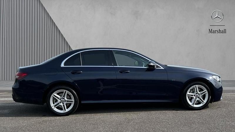 Usado Mercedes E300 AMG line 306 HP (225 kW) 2021 Azul