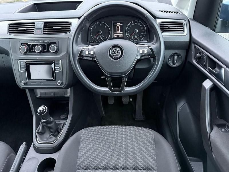 Usado VW Caddy Maxi Life Life 101 HP (74 kW) 2018 Azul Monovolume
