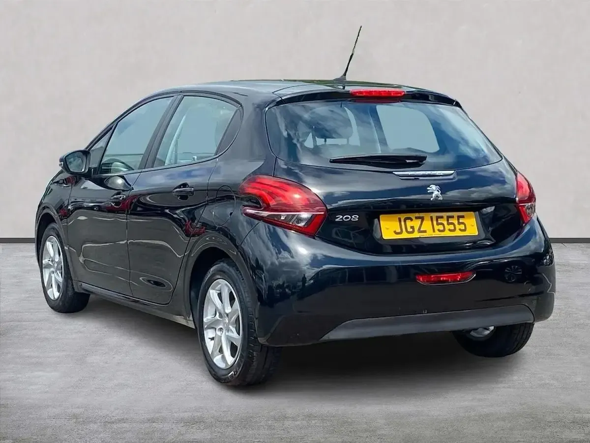 Used Peugeot 208 Active 68 HP (50 kW) 2018 Black Hatchback