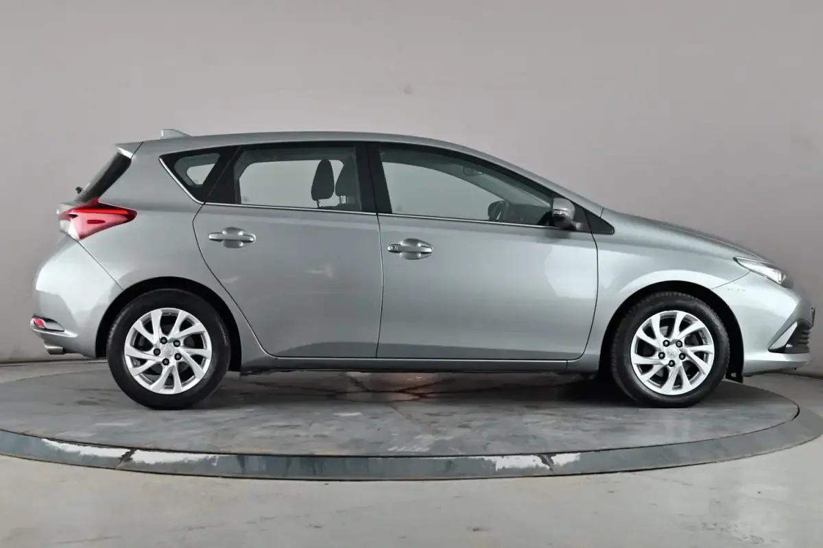 Used Toyota Auris 116 HP (85 kW) 2018 Grey Hatchback