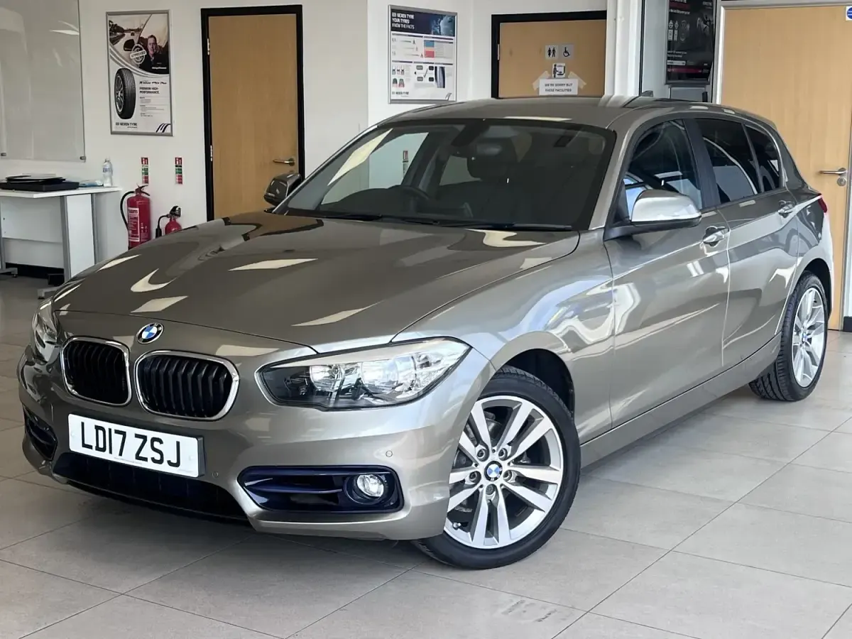 Used BMW 118 Sport Line 150 HP (110 kW) 2017 Silver Hatchback