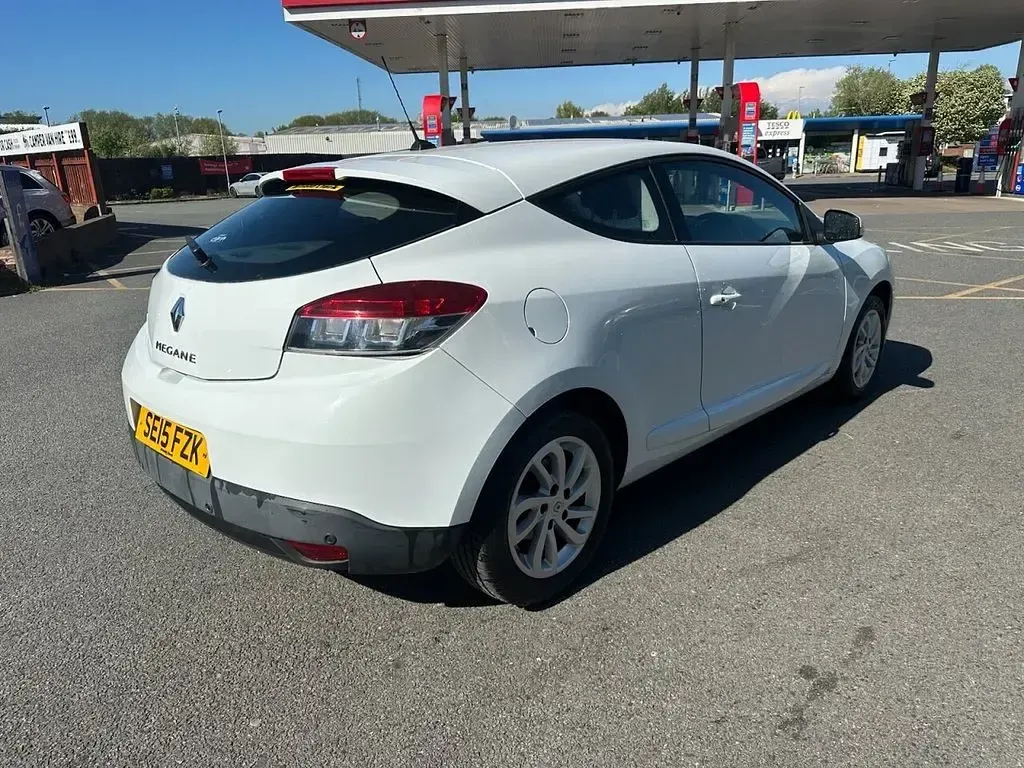 Used Renault Mégane Coupé Dynamique 2015 White Coupe