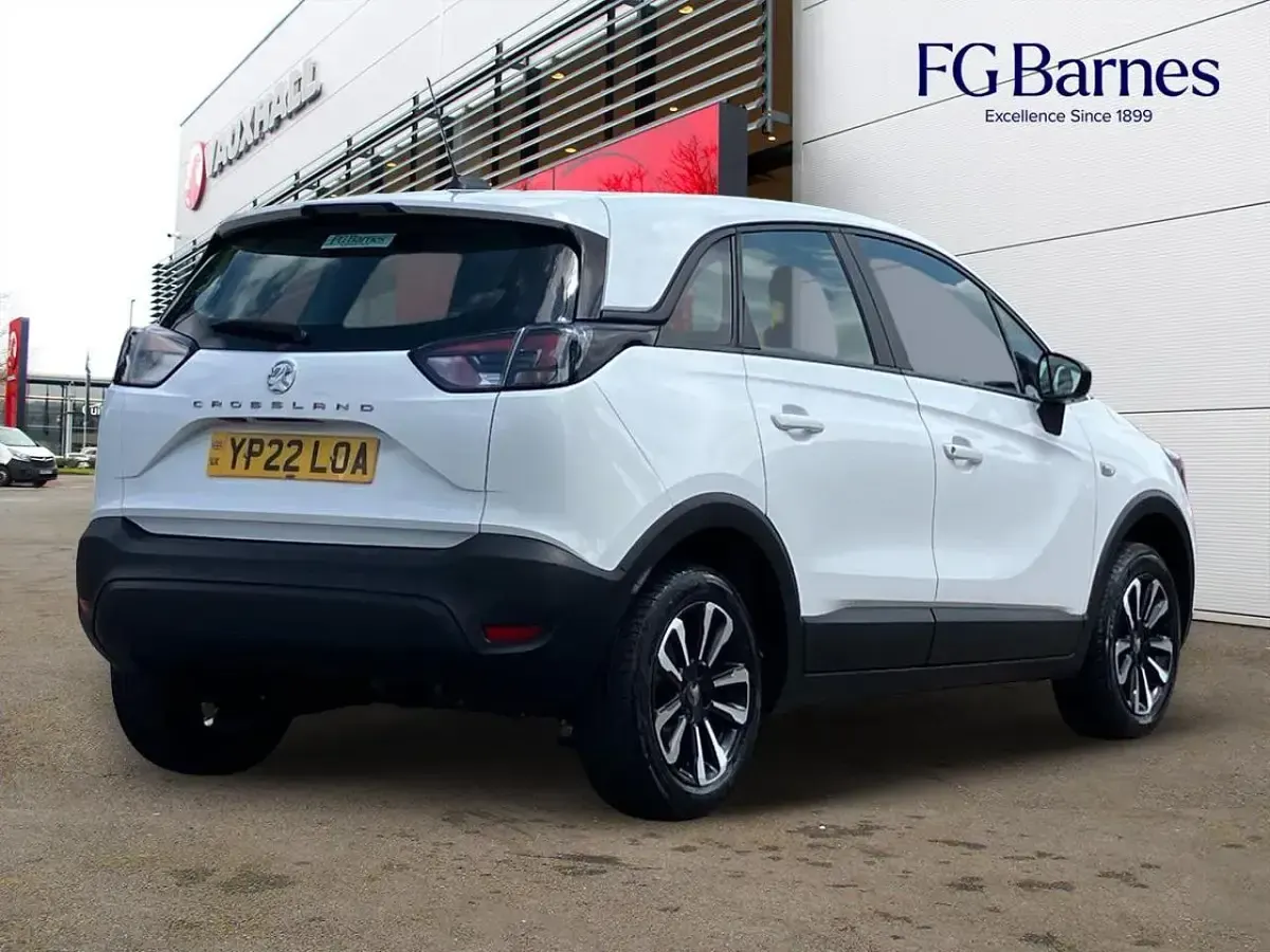 Used Vauxhall Crossland Design Edition 108 HP (79 kW) 2022 White SUV