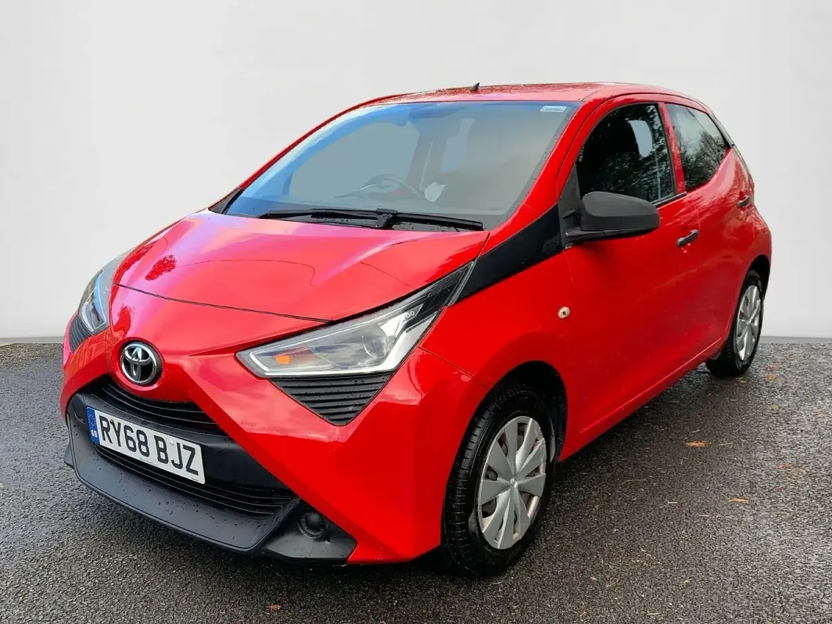 Used Toyota Aygo 72 HP (52 kW) 2019 Red Hatchback