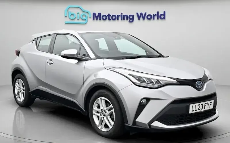 Käytetty Toyota C-HR 122 HP (89 kW) 2023 Katumaasturi