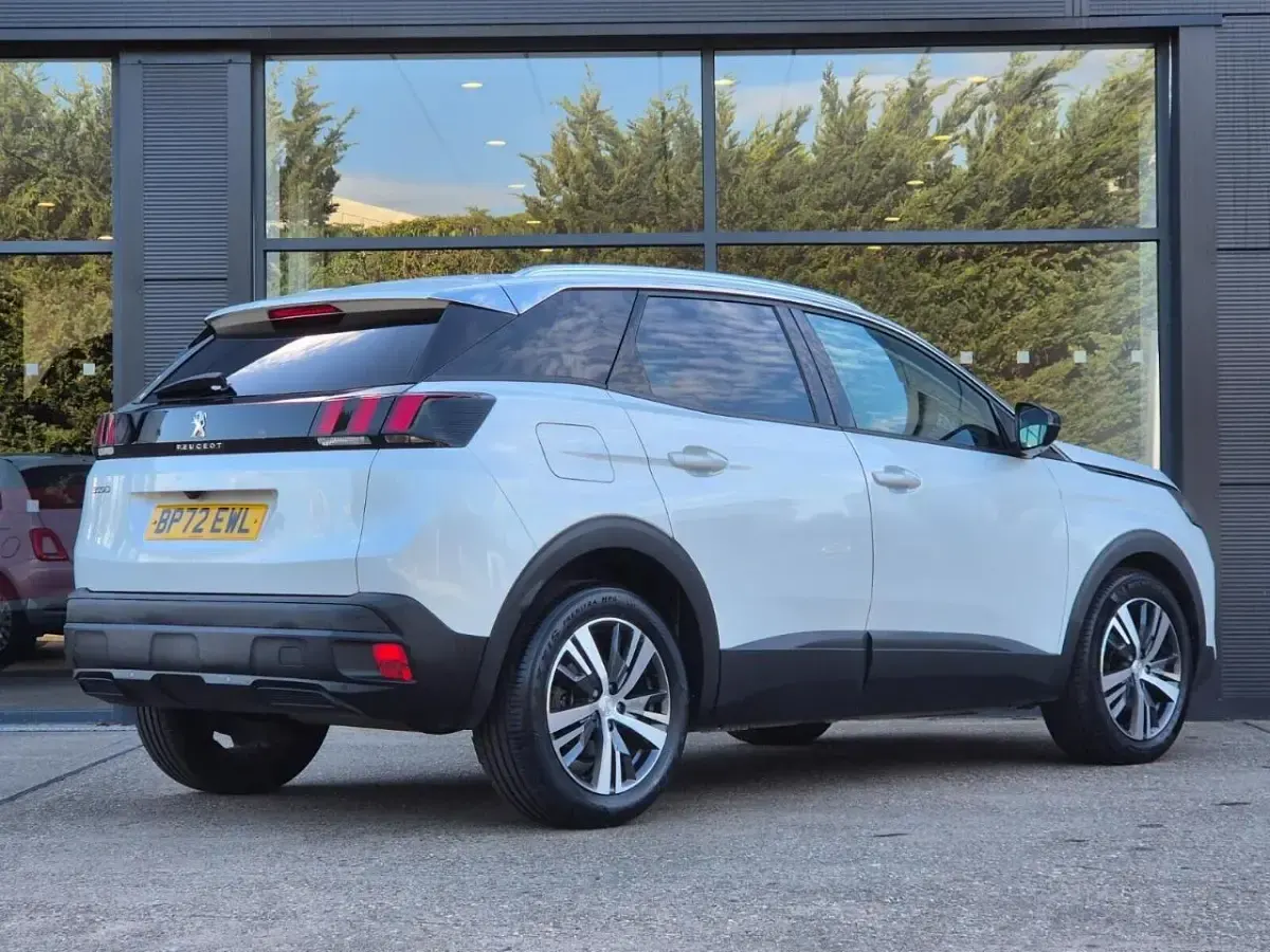 Used Peugeot 3008 Active+ 131 HP (96 kW) 2023 White SUV