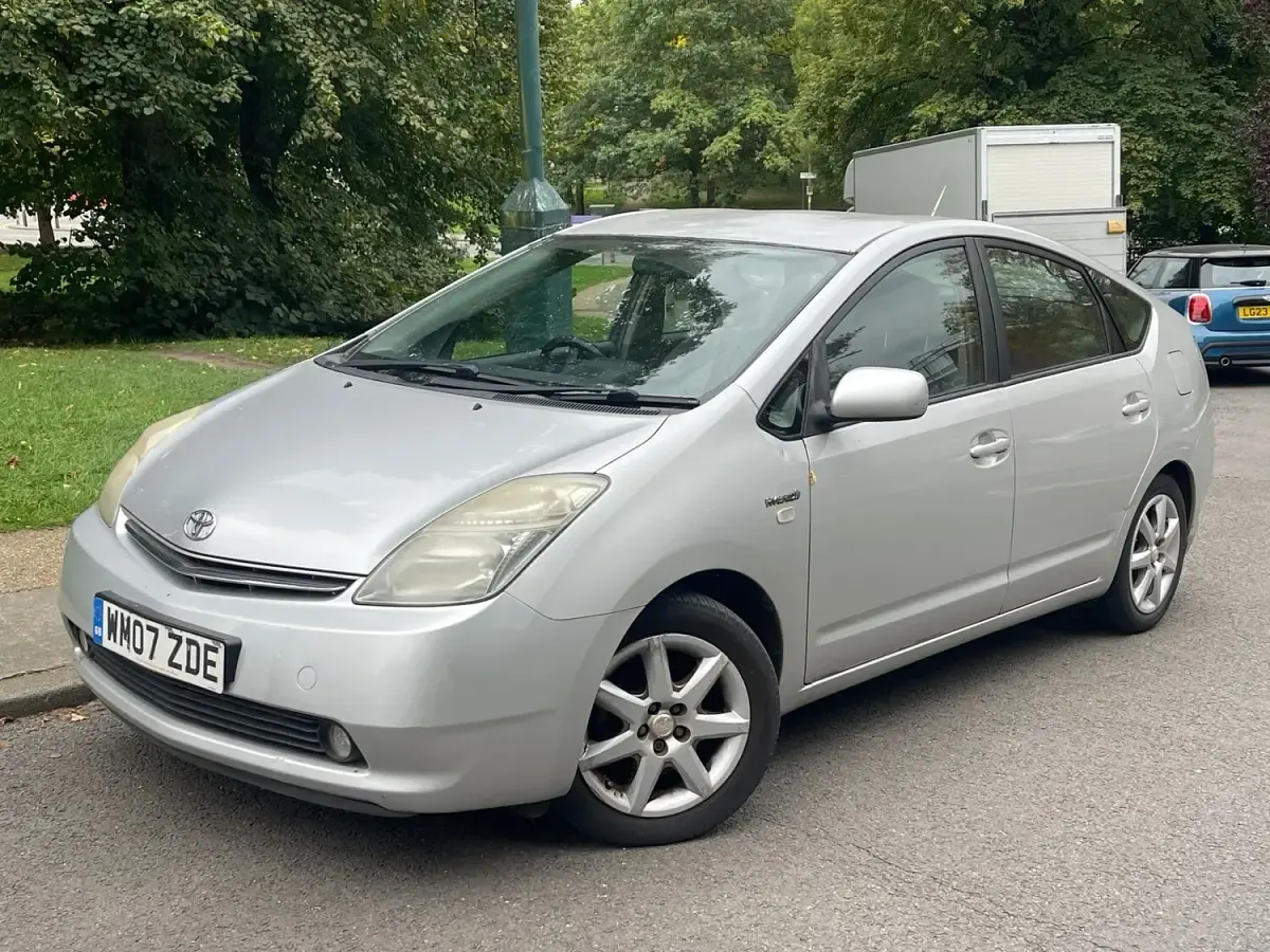 Used Toyota Prius 113 HP (83 kW) 2007 Silver Hatchback