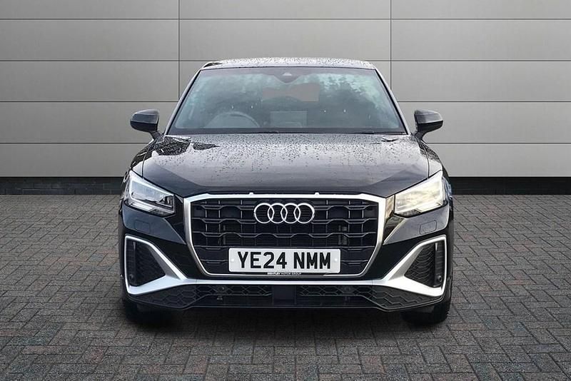 Begagnad Audi Q2 S-Line 2024 Svart SUV