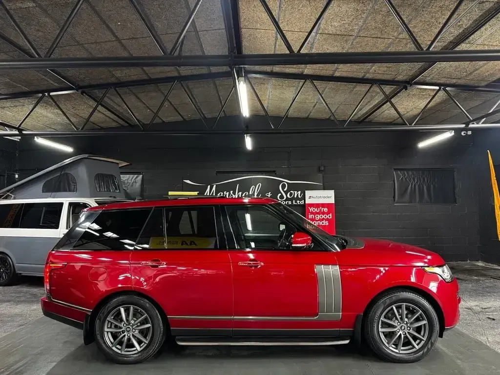Used Land Rover Range Rover Vogue SE 306 HP (225 kW) 2015 Red SUV