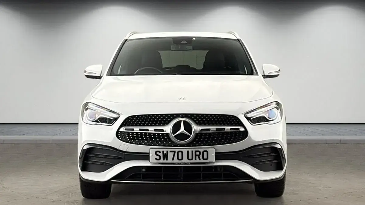 Used Mercedes GLA250 Exclusive 2020 Digital white SUV
