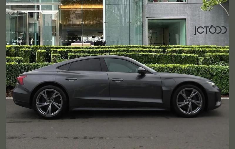 Used Audi e-tron GT quattro Comfort 384 kW (523 HP) 2022 Grey Sedan