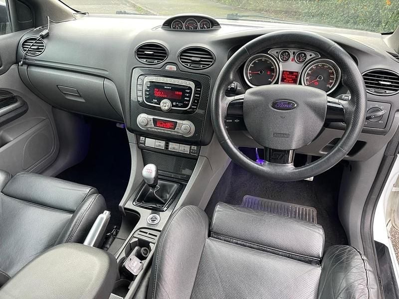 Begagnad Ford Focus ST 2010 Vit Halvkombi