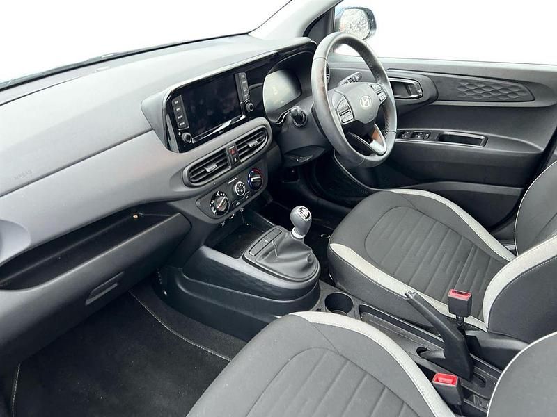 Used Hyundai i10 Advanced 62 HP (45 kW) 2024 Blue Hatchback