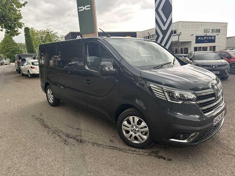 Slate grey Used 2024 Renault Trafic MPV | £27,000 (Expensive) - Image 1/1