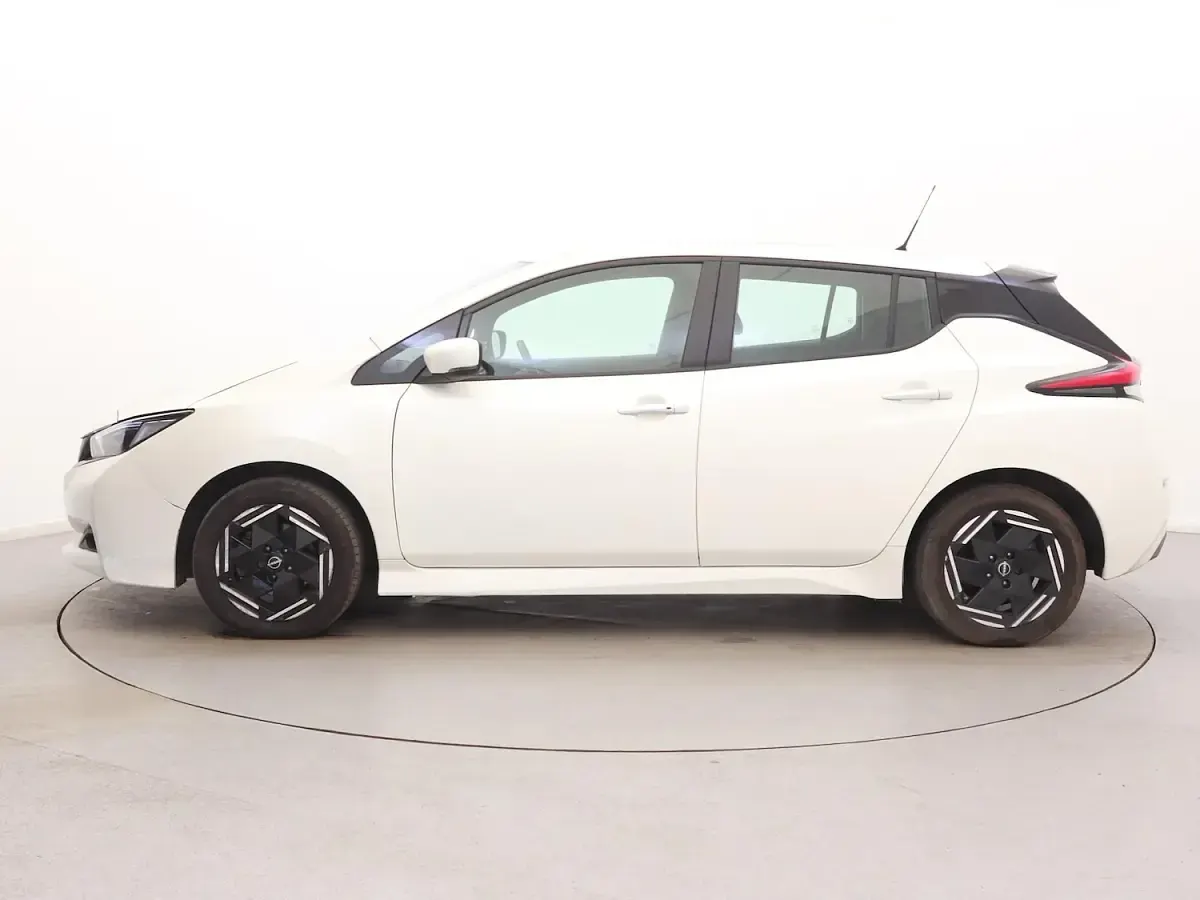 Used Nissan Leaf Acenta 110 kW (150 HP) 2022 White Hatchback