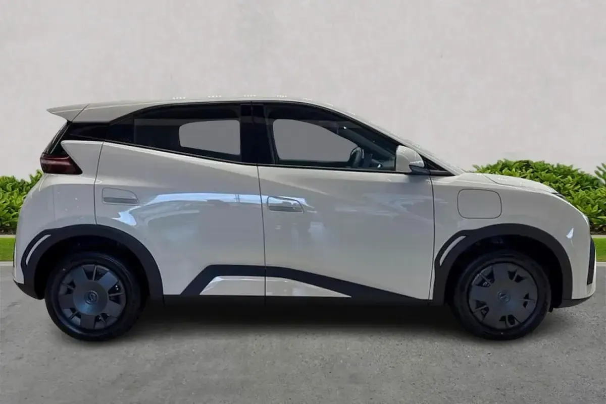 Nowe BYD Dolphin Active 64 kW (88 KM) 2026 Biały Hatchback