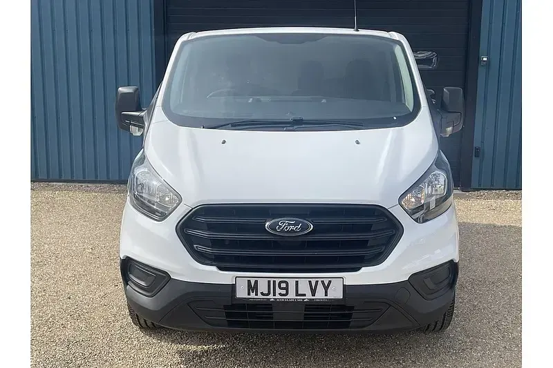 Used Ford Transit Custom 105 HP (77 kW) 2019 White Van