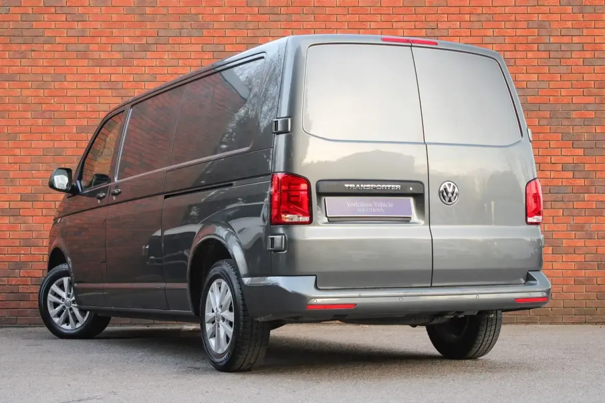 Usado VW Transporter Highline 2023 Gris Van