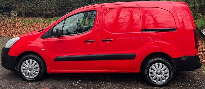 Used Peugeot Partner 2017 Red MPV