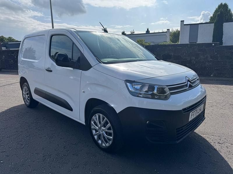 White Used 2022 Citroën Berlingo MPV | £8,995 (Good price) - Image 1/4