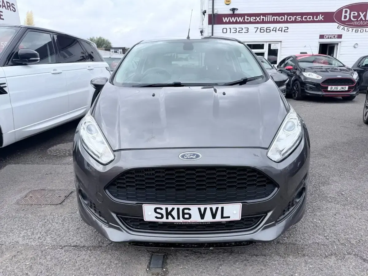 Used Ford Fiesta Zetec 123 HP (90 kW) 2016 Grey Hatchback