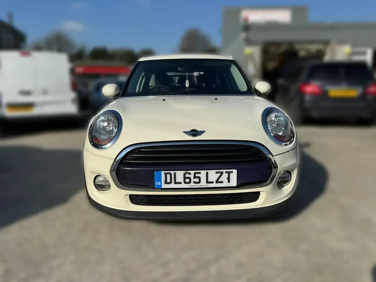 Used Mini Cooper D Hatch 2015 White Hatchback