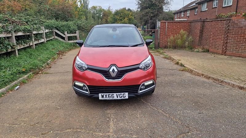 Red Used 2016 Renault Captur Signature SUV | £6,495 (Super price) - Image 1/4