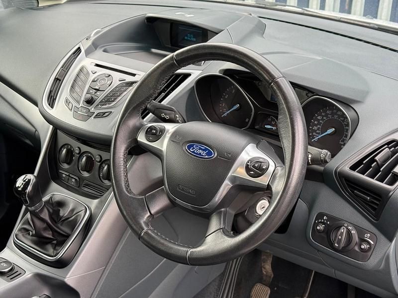 Used Ford C-MAX Zetec 105 HP (77 kW) 2014 White MPV