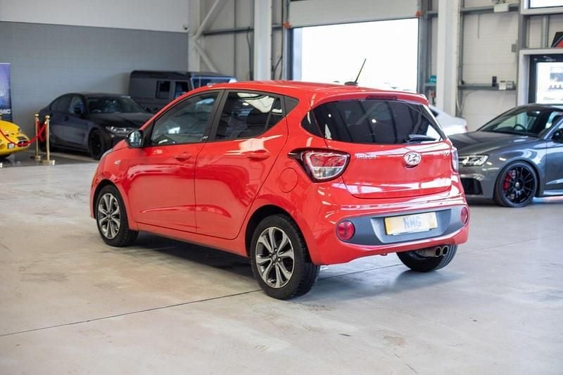 Used Hyundai i10 67 HP (49 kW) 2019 Red Hatchback