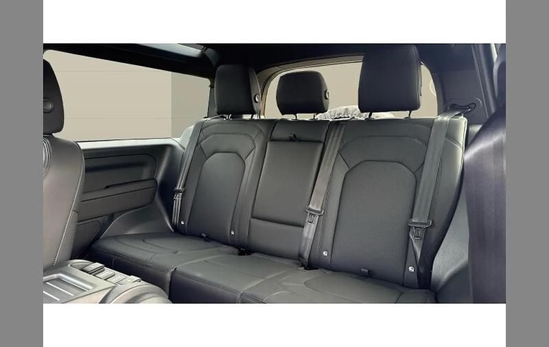 Novo Land Rover Defender SE Dynamic 245 HP (180 kW) 2025 Other SUV