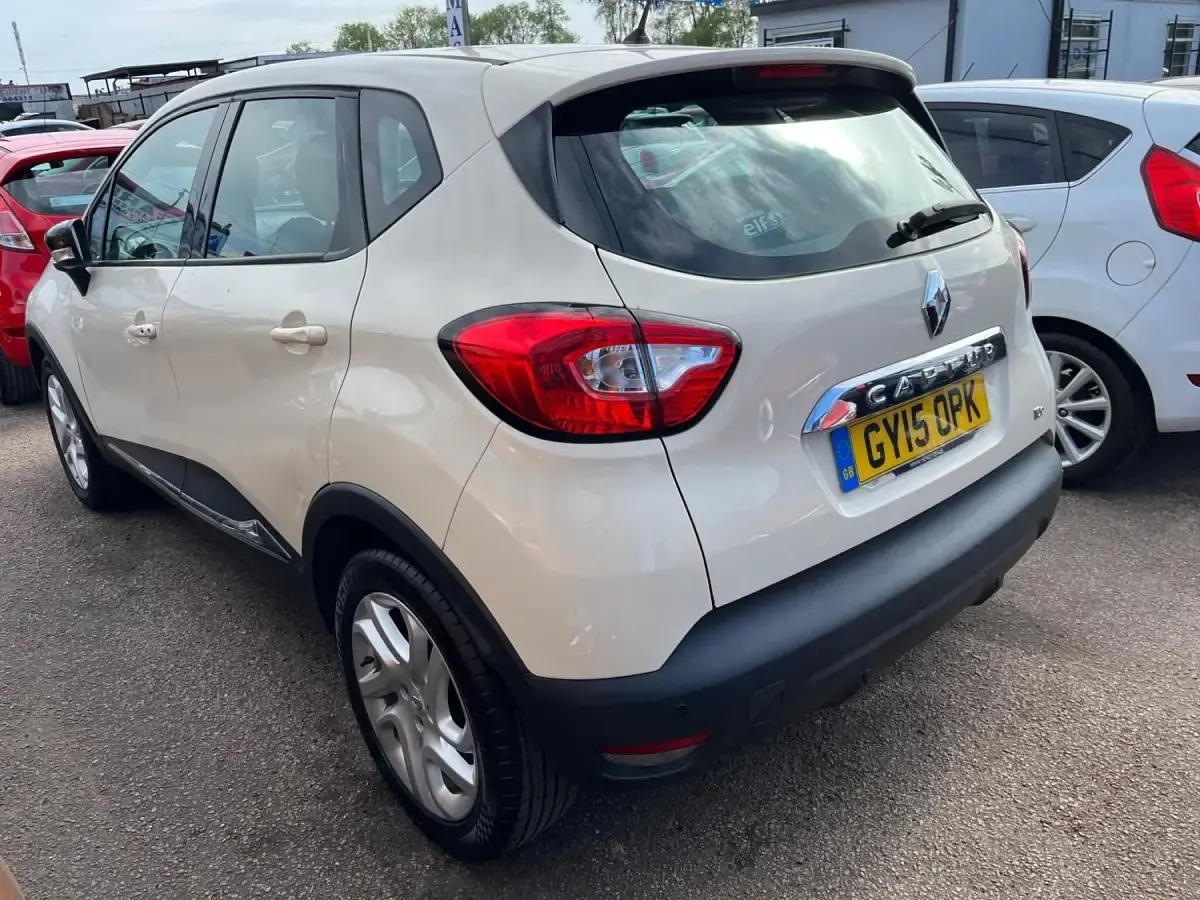 Usado Renault Captur Dynamique 90 HP (66 kW) 2015 Bege SUV