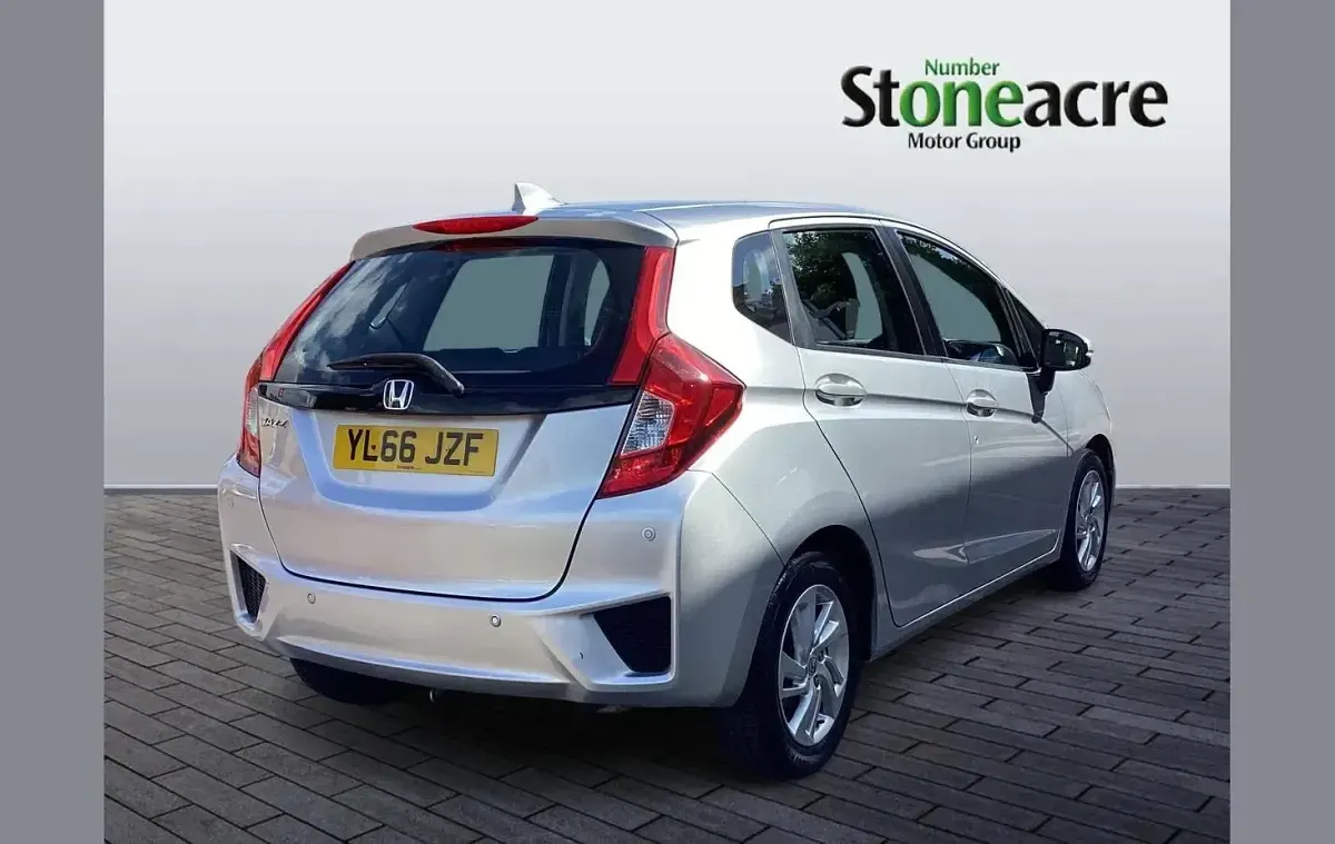 Used Honda Jazz SE 102 HP (75 kW) 2017 Silver Hatchback