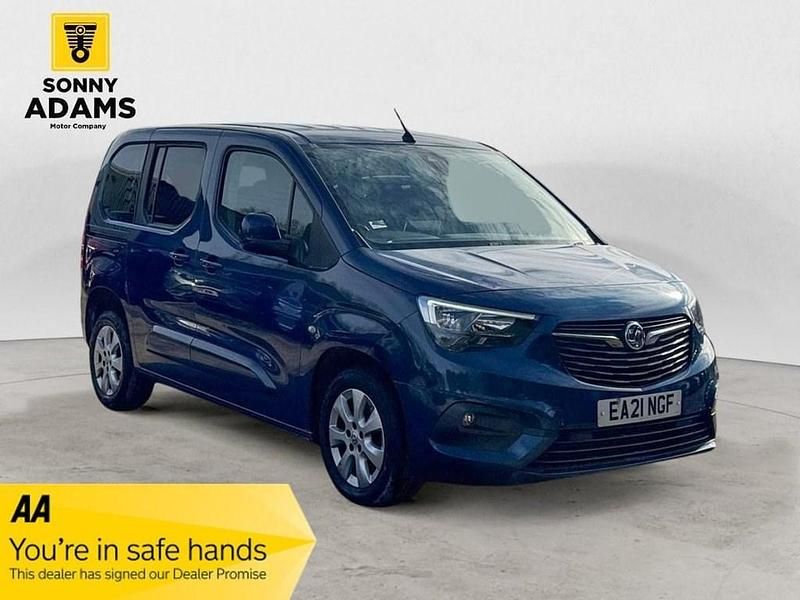 Second-hand Vauxhall Combo S 100 CP (73 kW) 2021 Albastru Monovolum