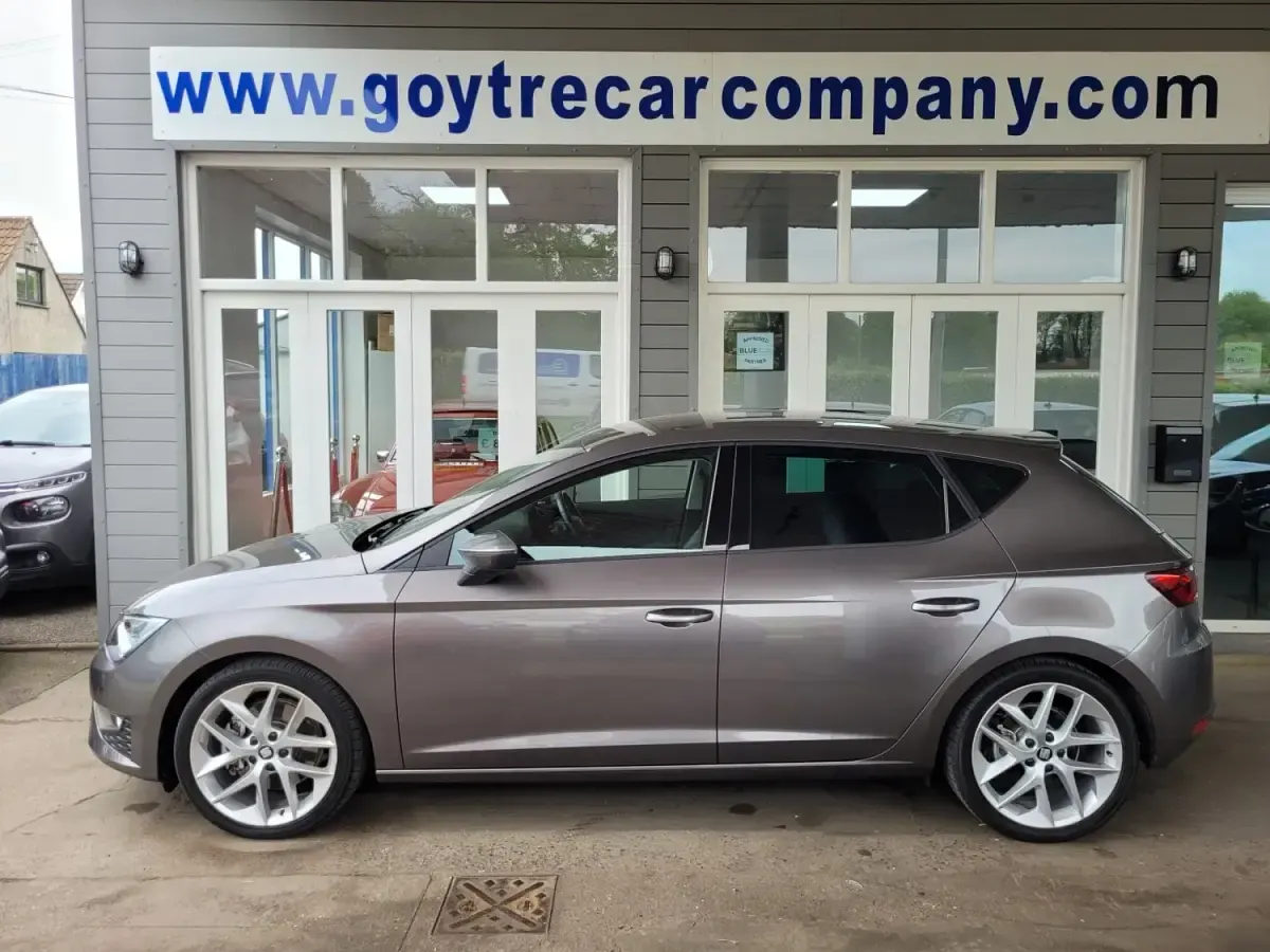 Begagnad Seat Leon FR 150 HK (110 kW) 2015 Grå Halvkombi