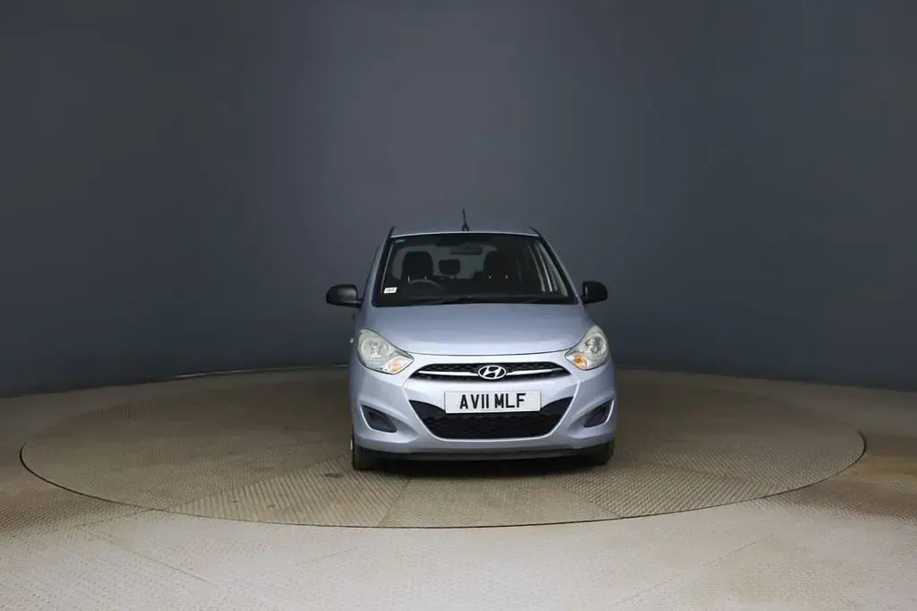 Used Hyundai i10 Classic 85 HP (62 kW) 2011 Silver Hatchback