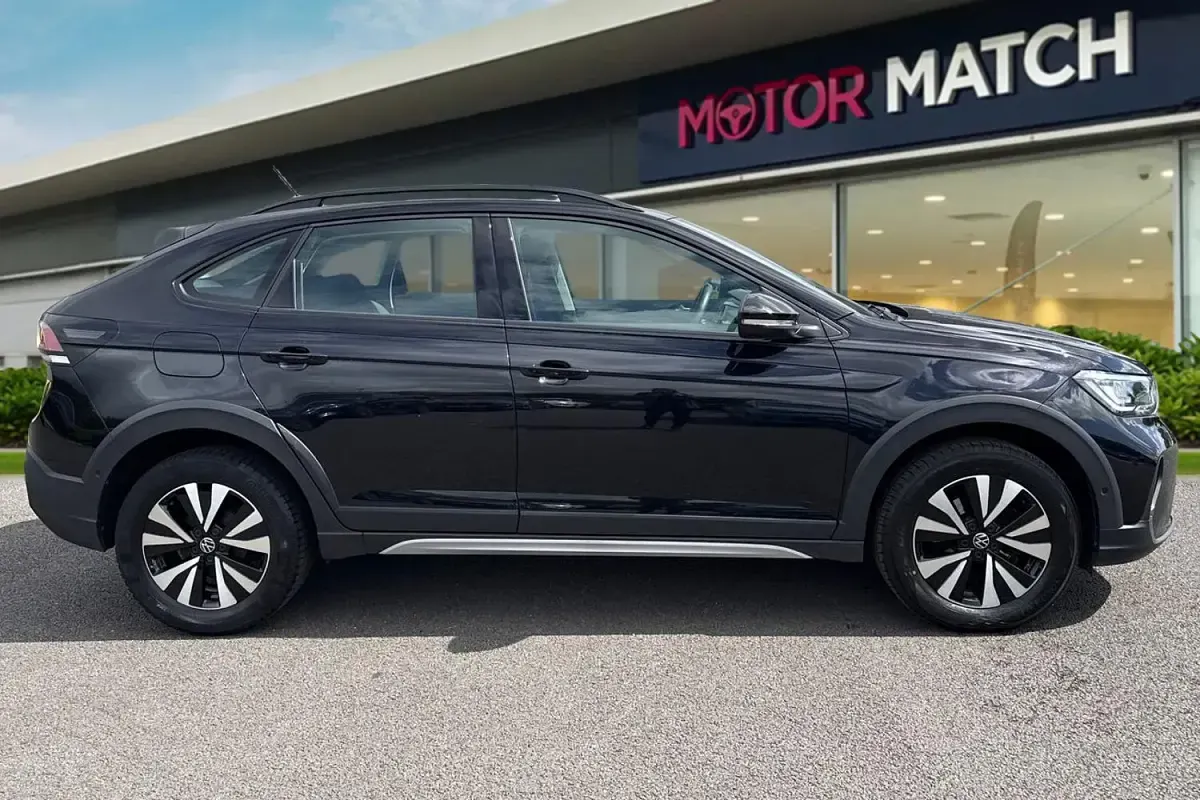 Begagnad VW Taigo S 2023 Svart SUV