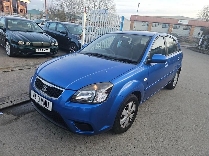 Begagnad Kia Rio 95 HK (69 kW) 2010 Blå Halvkombi