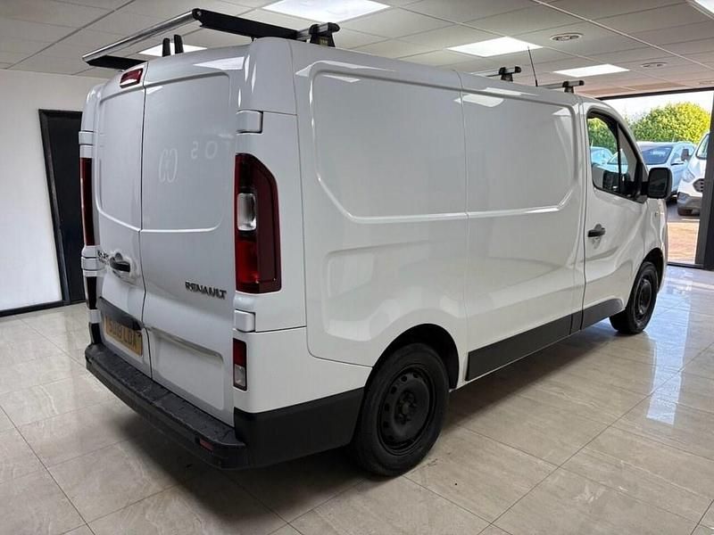 Second-hand Renault Trafic Business 2018 Alb Monovolum