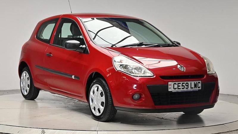 Red Used 2009 Renault Clio II Extreme Hatchback | £2,995 (A bit pricey) - Image 1/4